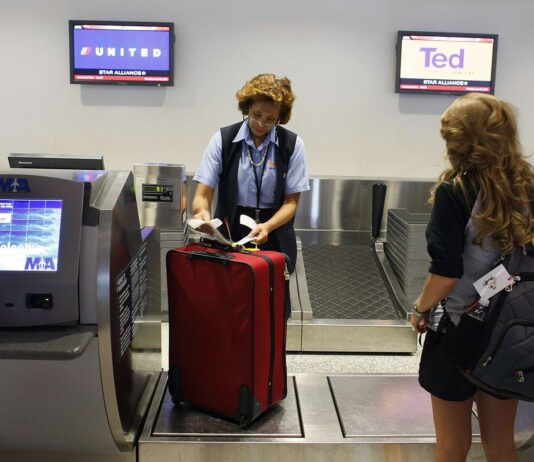 How to Avoid Airline Overweight Baggage Fees — The Smart Ways Frequent Flyers Never Pay Them