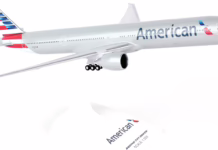 No Glue. No Paint. No Excuses. The Skymarks 1/200 American 777-300ER Is the Snap-Fit Display Model the Hobby Has Been Waiting For