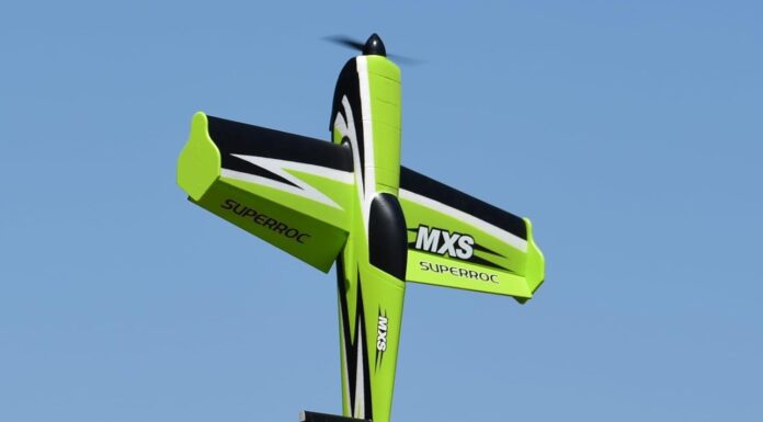 FMS Extra 300 V2 1100mm Review: A Sport Aerobat That Earns Its Wings — With One Glaring Catch FMS Extra 300 V2 1100mm