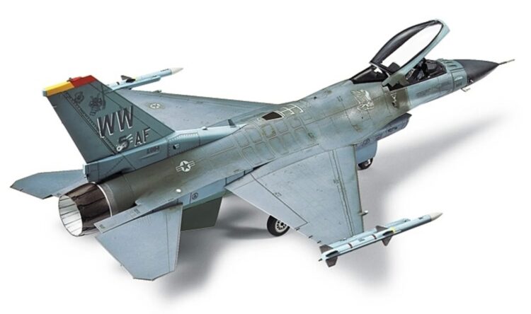 Tamiya 1/72 Lockheed Martin F-16CJ Fighting Falcon
